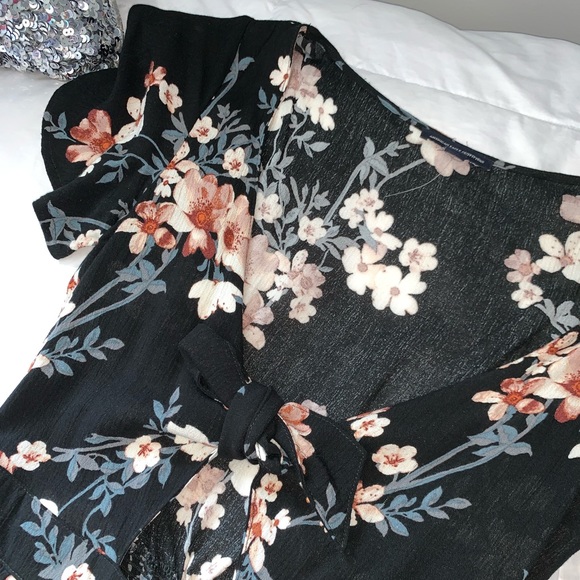 Front tie flower romper - Picture 6 of 7